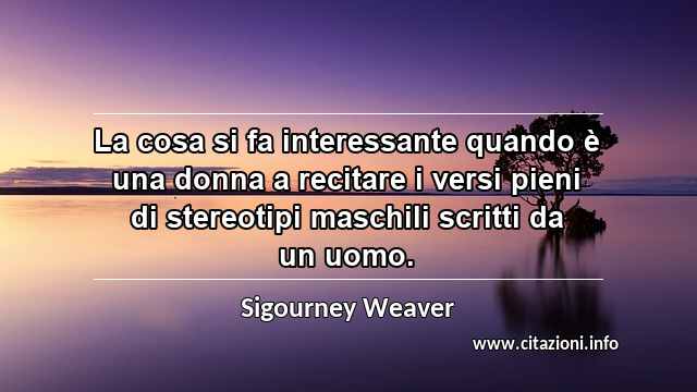 “La cosa si fa interessante quando è una donna a recitare i versi pieni di stereotipi maschili scritti da un uomo.”