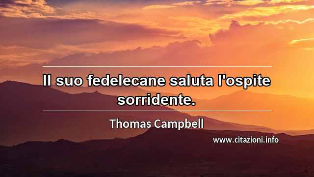 “Il suo fedelecane saluta l'ospite sorridente.”